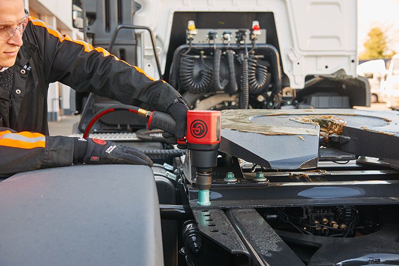 PISTOLA DE IMPACTO NEUMATICA 3/4" 1,440 ft-lbs TORQUE, 6,500 RPM ENTRADA DE AIRE DE 3/8" NPT CHICAGO PNEUMATIC - Image 2